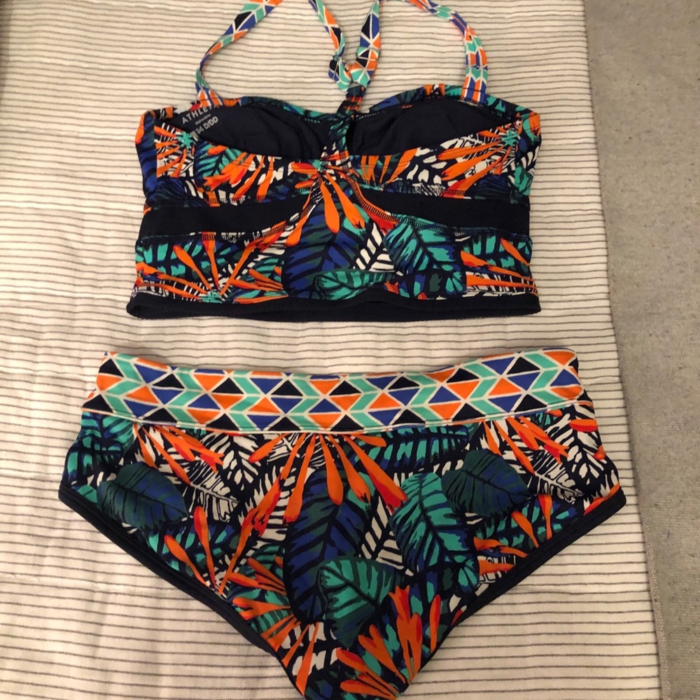 Athleta Hanalei Bralette and Dolphin Short
